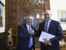 El presidente recibió al gobernador de Santa Fe, Omar Perotti