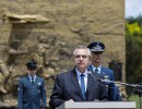 El presidente encabezó un homenaje a los caídos en Malvinas al llegar a San Luis