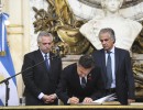 El presidente le tomó juramento al nuevo ministro de Transporte, Diego Giuliano