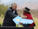 El presidente entregó las primeras viviendas para comunidades rurales y pueblos originarios en La Poma, Salta