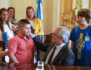 El presidente recibió a grupos de familias, niñas y niños que impulsaron la Ley Oncopediátrica Argentina