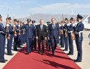 El presidente arribó a Chile para encabezar la ceremonia de conmemoración del 205° aniversario del Abrazo de Maipú