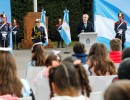 El presidente tomó la promesa de lealtad a la bandera a alumnas y alumnos de escuelas públicas