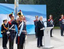 El presidente tomó la promesa de lealtad a la bandera a alumnas y alumnos de escuelas públicas