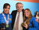 El presidente se reunió con las selecciones nacionales campeonas del mundo, Las Murciélagas y Los Murciélagos