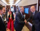 El presidente mantuvo reuniones con representantes de empresas mineras y de energías renovables en Shanghai