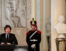 El Gobierno Nacional colocó el busto presidencial de Carlos Menem en el Hall de Honor de Casa Rosada