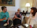 La Presidenta junto a Estela de Carlotto y su nieto Ignacio