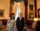 La Presidenta junto al nuevo embajador chino en Argentina