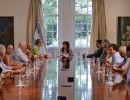 La presidenta Cristina Fernández junto integrantes de la Asociación 18J