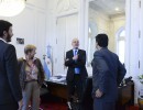 El jefe de Gabinete de Ministros, Jorge Capitanich, recibe en su despacho de la Casa Rosada, a Jesko Hentschel, Director del Banco Mundial para Argentina, Paraguay y Uruguay, con base en Argentina; lo acompaña Sabine Hader, Asesora de Operaciones.