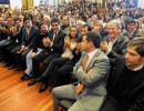 La Presidenta promulgó la ley de recuperación de YPF: No es incompatible la eficiencia con la patria