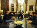 El argentino que participó en la llegada del Curiosity a Marte visitó a la mandataria
