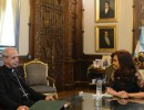 La Jefa de Estado se reunió con monseñor Mario Poli
