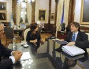 La jefa de Estado recibió el balance fiscal de octubre