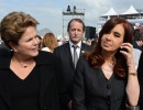 La Presidenta saludó al papa Francisco, quien le hizo un regalo para su nieto