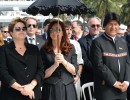La Presidenta saludó al papa Francisco, quien le hizo un regalo para su nieto