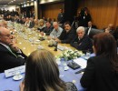 Trabajadores y empresarios acordaron un salario mínimo de 2.875 pesos
