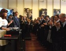 La Presidenta sostuvo que “impedir que alguien cobre no es default” y aseguró que continuará “defendiendo los intereses de los argentinos”