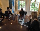 Presentaron a Cristina Fernández el primer BlackBerry fabricado en el país