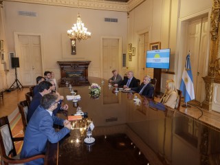 El presidente recibió a miembros de la organización Argentinos por la Educación