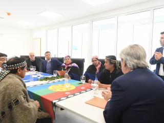 El presidente se reunió con representantes de comunidades mapuches de Neuquén