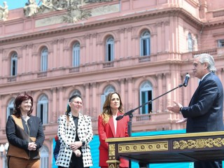 El presidente tomó juramento a las nuevas ministras de Trabajo, Desarrollo Social y Mujeres, Géneros y Diversidad