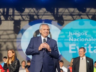 Con más de 25.000 jóvenes el presidente encabezó la inauguración de los Juegos Nacionales Evita 2022