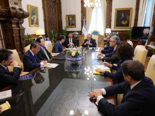 El presidente mantuvo un encuentro con el primer ministro de la República de Corea, Han Duck-soo