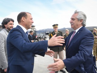El presidente llegó a Neuquén donde recorrerá obras e inaugurará un hospital 