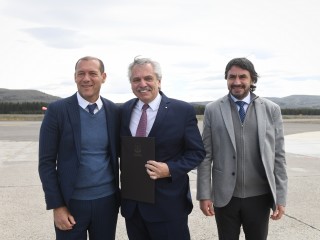 El presidente llegó a Neuquén donde recorrerá obras e inaugurará un hospital 