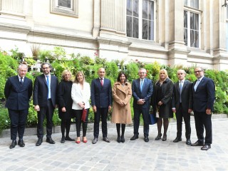 El presidente se reunió con la alcaldesa de París, Anne Hidalgo