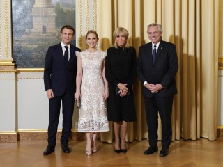 El presidente participó de la cena de cierre del Foro de París sobre la Paz