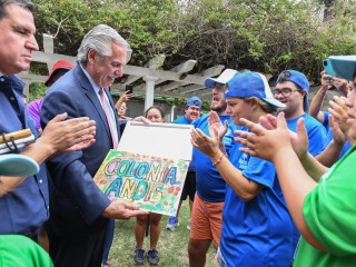 El presidente visitó la primera colonia de vacaciones para personas con discapacidad