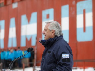 “Aquí, en el fin del mundo, uno puede asumir la dimensión de la Patria”, dijo el presidente desde la Antártida