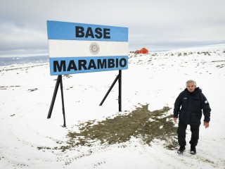 “Aquí, en el fin del mundo, uno puede asumir la dimensión de la Patria”, dijo el presidente desde la Antártida