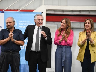 El presidente participó de la entrega de máquinas y herramientas a emprendedoras y emprendedores de la economía social