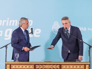 El presidente tomó juramento a Agustín Rossi como nuevo jefe de Gabinete