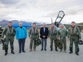 El presidente arribó a Ushuaia y mañana visitará la Base Marambio por el Día de Antártida Argentina