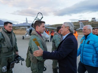 El presidente arribó a Ushuaia y mañana visitará la Base Marambio por el Día de Antártida Argentina