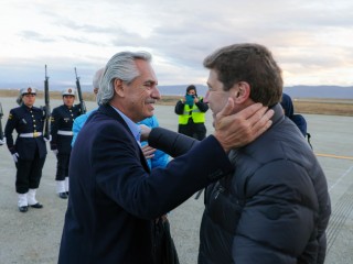 El presidente arribó a Ushuaia y mañana visitará la Base Marambio por el Día de Antártida Argentina