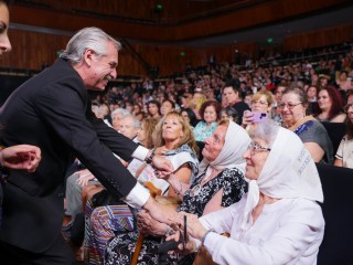 El presidente inauguró el festival Nosotras Movemos el Mundo por la Democracia