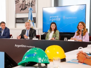 El presidente encabezó una reunión de trabajo para avanzar en la puesta en marcha del Programa Constructoras