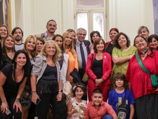 El presidente recibió a grupos de familias, niñas y niños que impulsaron la Ley Oncopediátrica Argentina