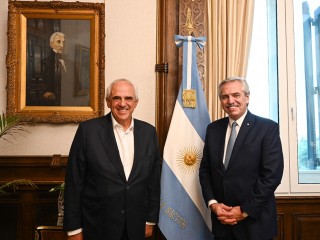 El presidente recibió al ex mandatario de Colombia, Ernesto Samper