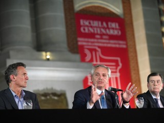 El presidente inauguró las obras de ampliación y puesta en valor de la Escuela Centenario en Santiago del Estero