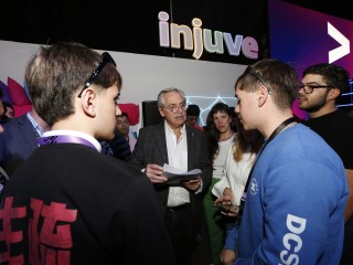 El presidente Alberto Fernández visitó la Feria IT Joven en Tecnópolis