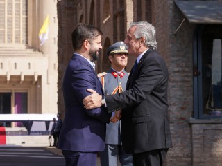 Alberto Fernández y Gabriel Boric encabezaron en Chile la conmemoración de los 205 años del Abrazo de Maipú