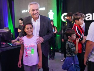El presidente Alberto Fernández visitó la Feria IT Joven en Tecnópolis