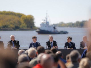 Alberto Fernández: “Hoy ponemos en marcha un nuevo tiempo para la navegabilidad del Río de la Plata”